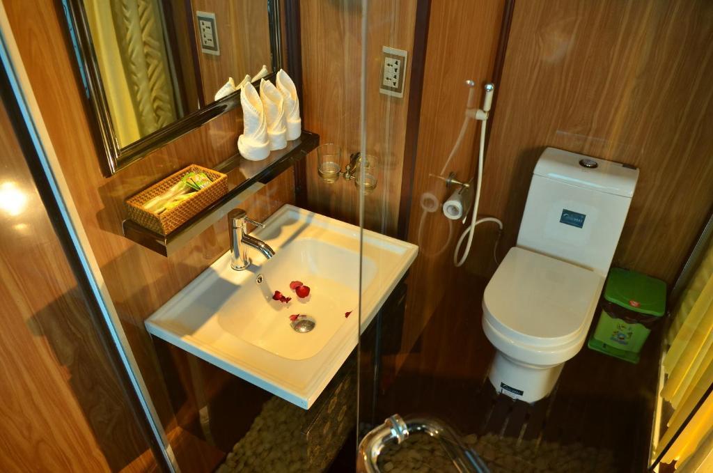 Garden Bay Premium Cruise Hotel Ha Long Exterior foto