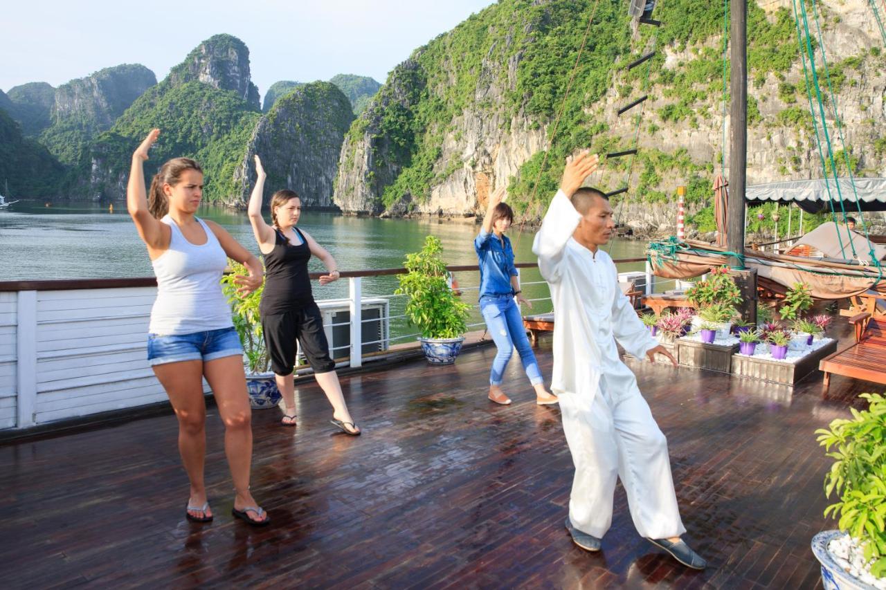 Garden Bay Premium Cruise Hotel Ha Long Exterior foto